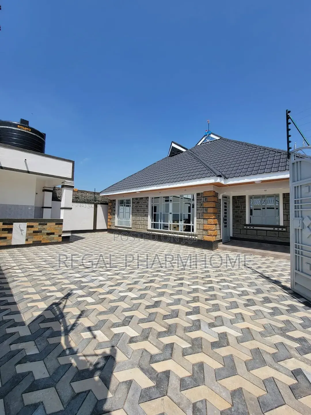 4bdrm Bungalow in Kira Sonde, Central Division for sale in Central Division