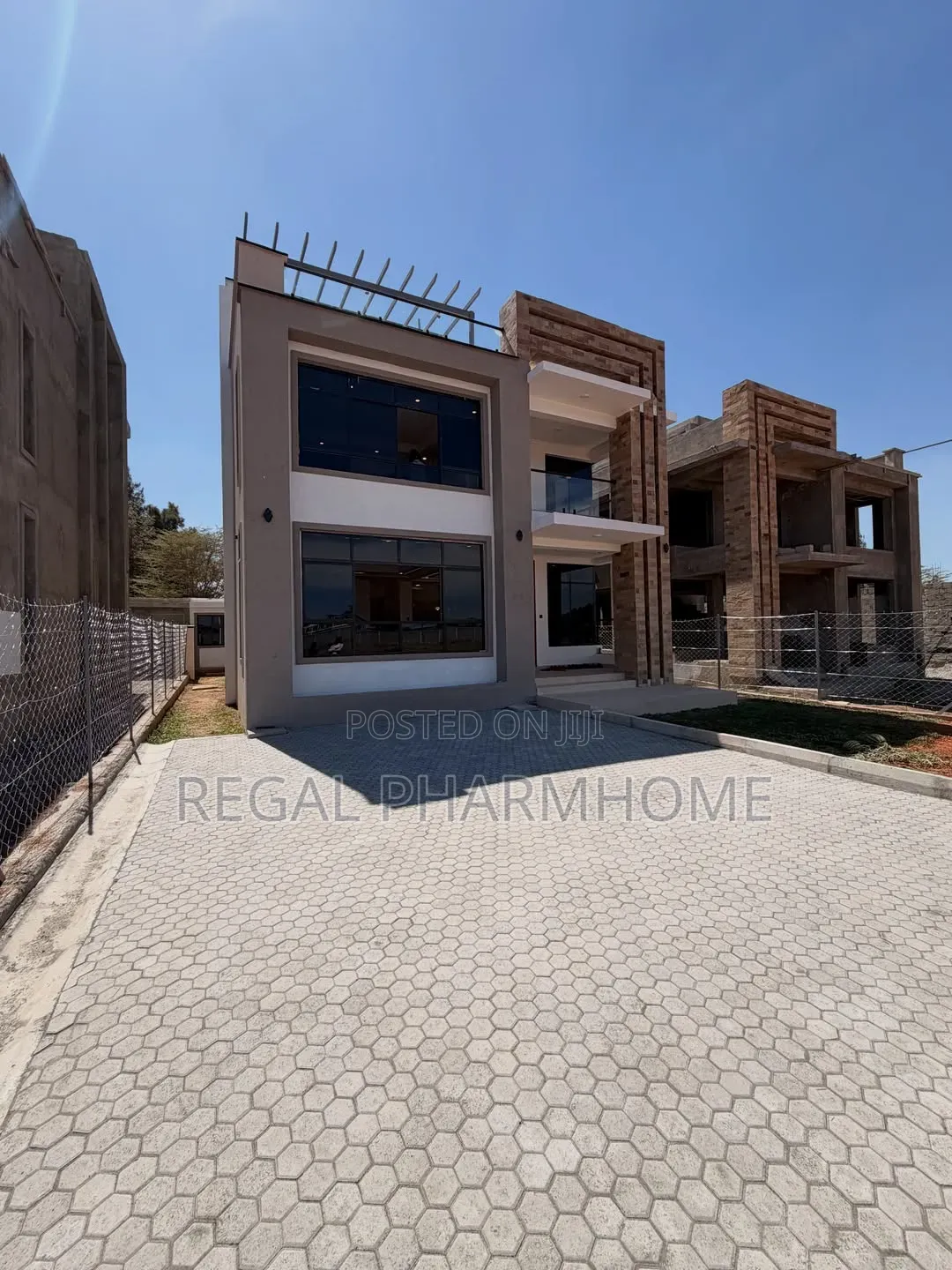 4bdrm Duplex in Kungu, Central Division for sale in Central Division