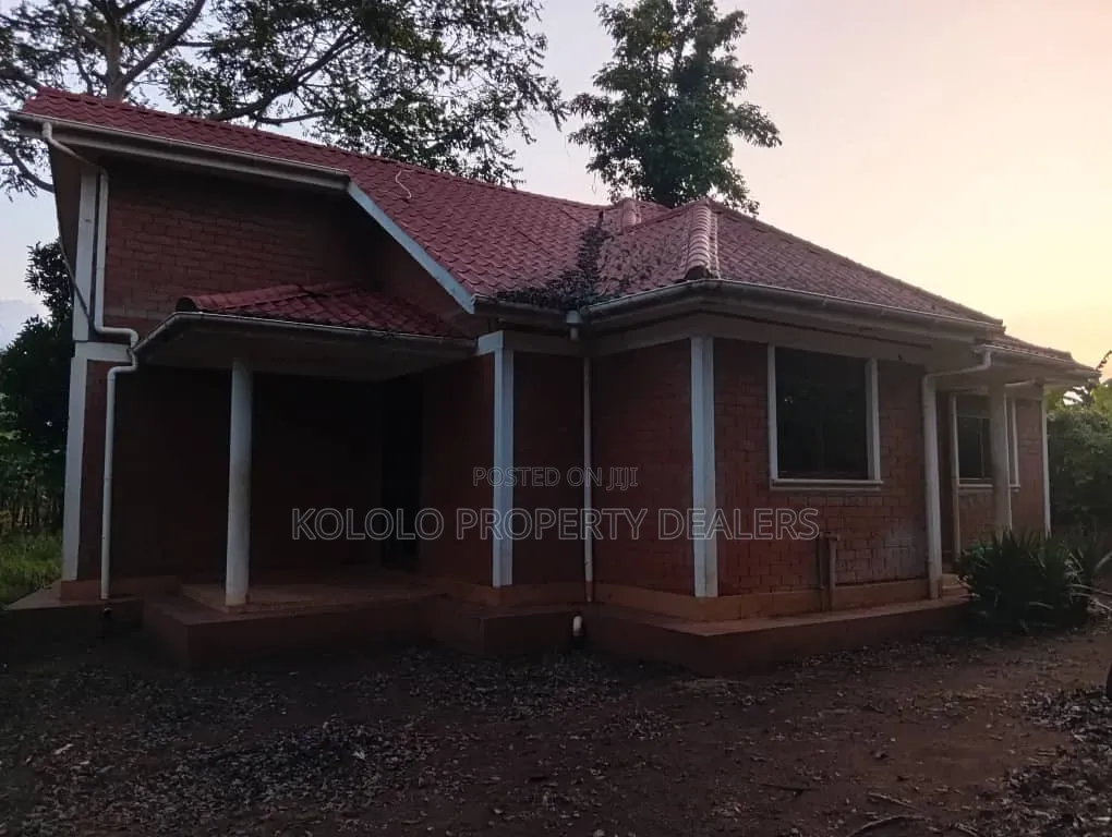 4bdrm Bungalow in Mbuya, Central Division for sale in Central Division