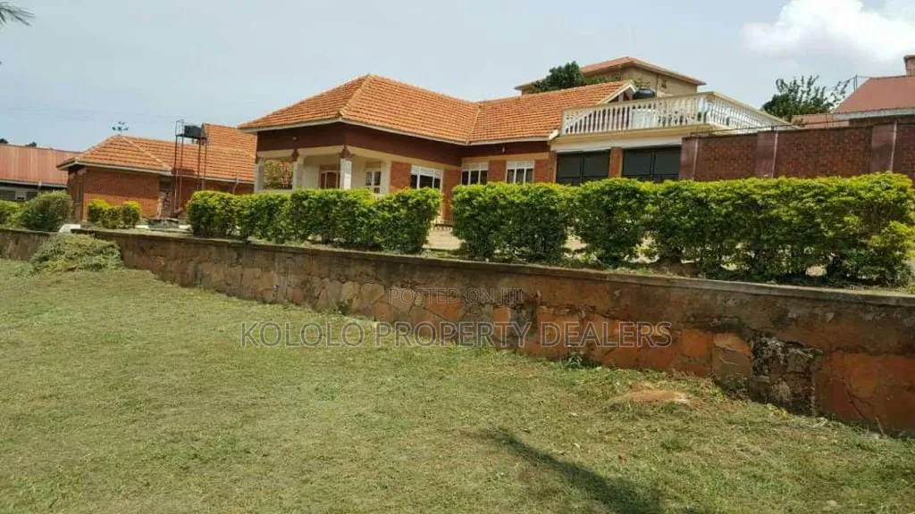 4bdrm Bungalow in Mbuya, Central Division for sale in Central Division