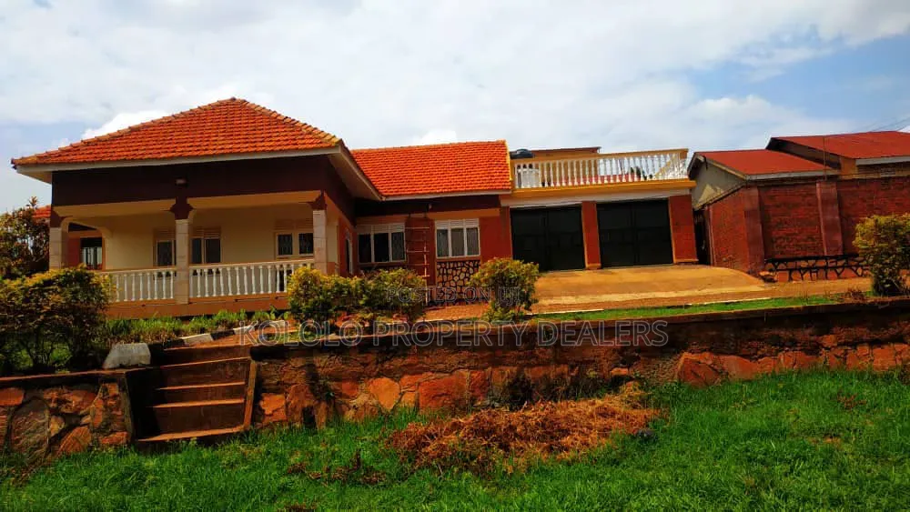 4bdrm Bungalow in Mbuya, Central Division for sale in Central Division