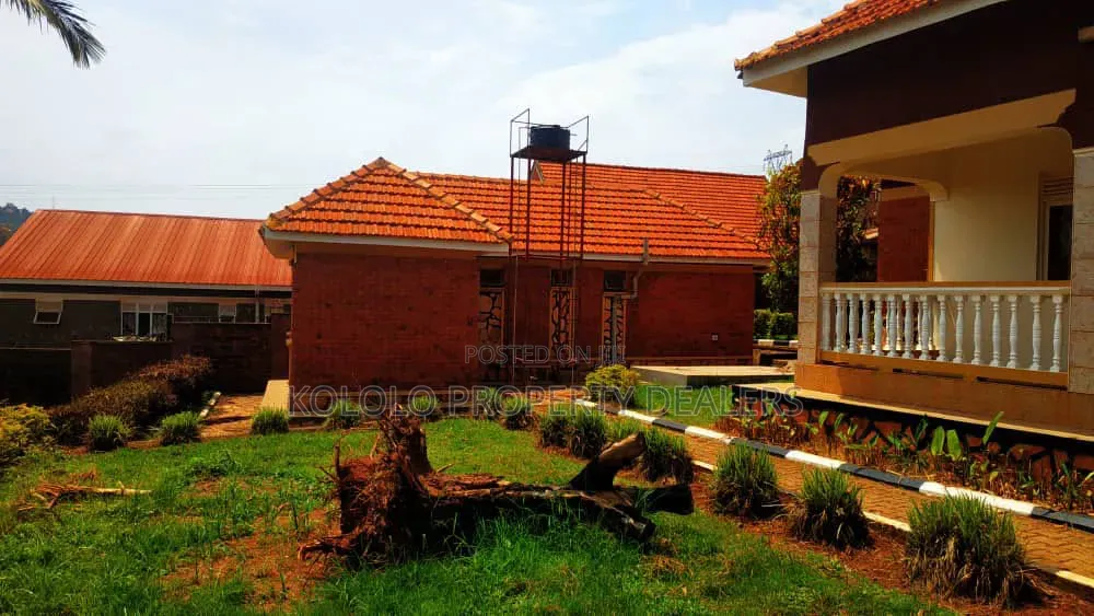 4bdrm Bungalow in Mbuya, Central Division for sale in Central Division