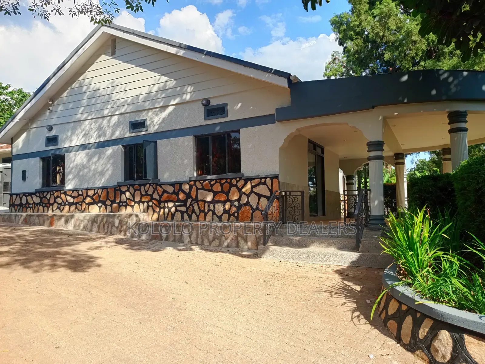 3bdrm Bungalow in Naguru, Central Division for rent in Central Division