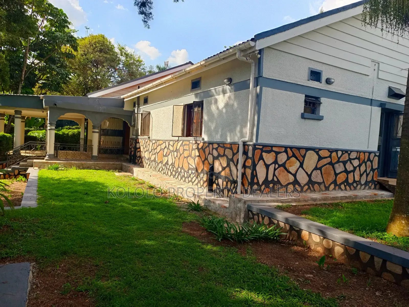 3bdrm Bungalow in Naguru, Central Division for rent in Central Division