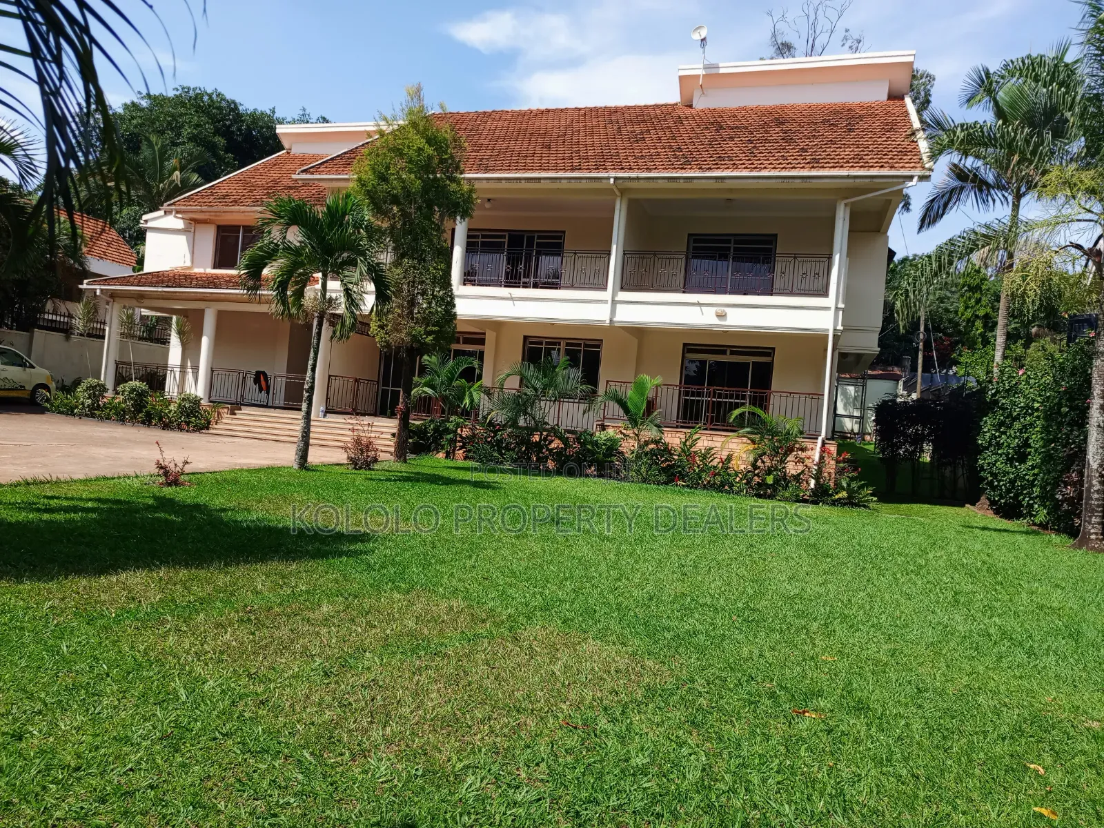 9bdrm Mansion in Bugolobi, Central Division for sale in Central Division