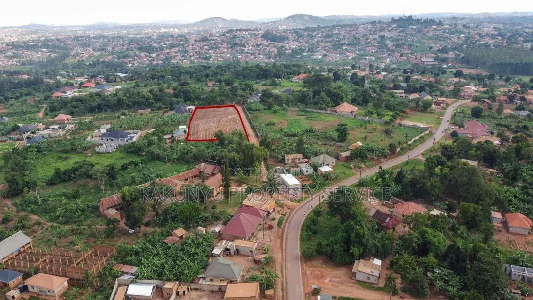 Wakiso Tarmac Estate in Wakiso / Wakiso