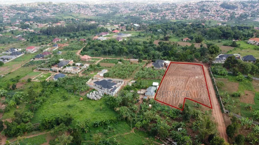 Wakiso Tarmac Estate in Wakiso / Wakiso