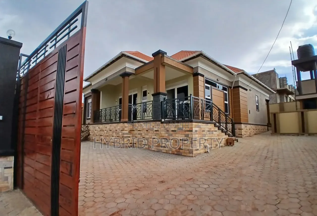 4bdrm House in Kira~Nsasa Along for sale in Kira