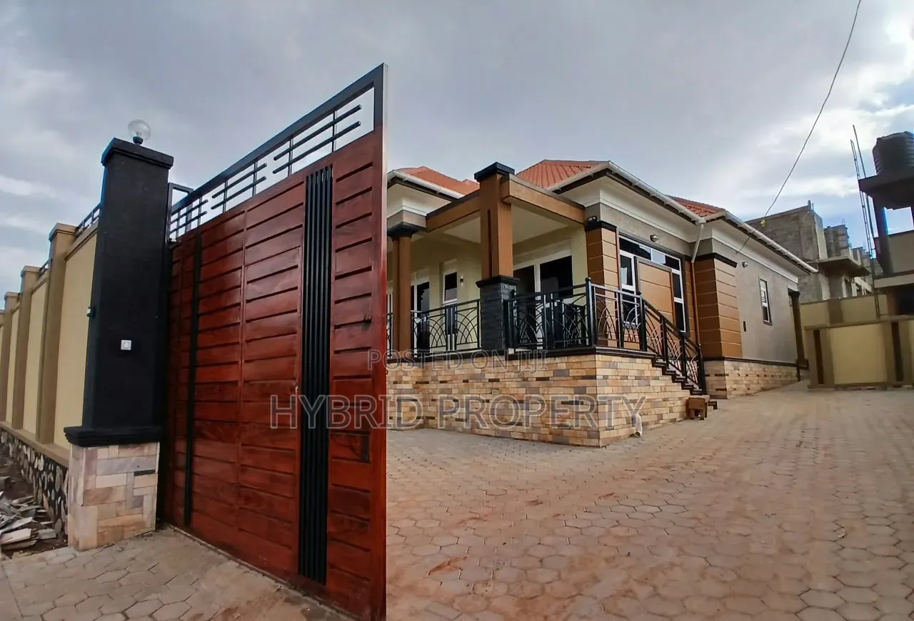 4bdrm House in Kira~Nsasa Along for sale in Kira