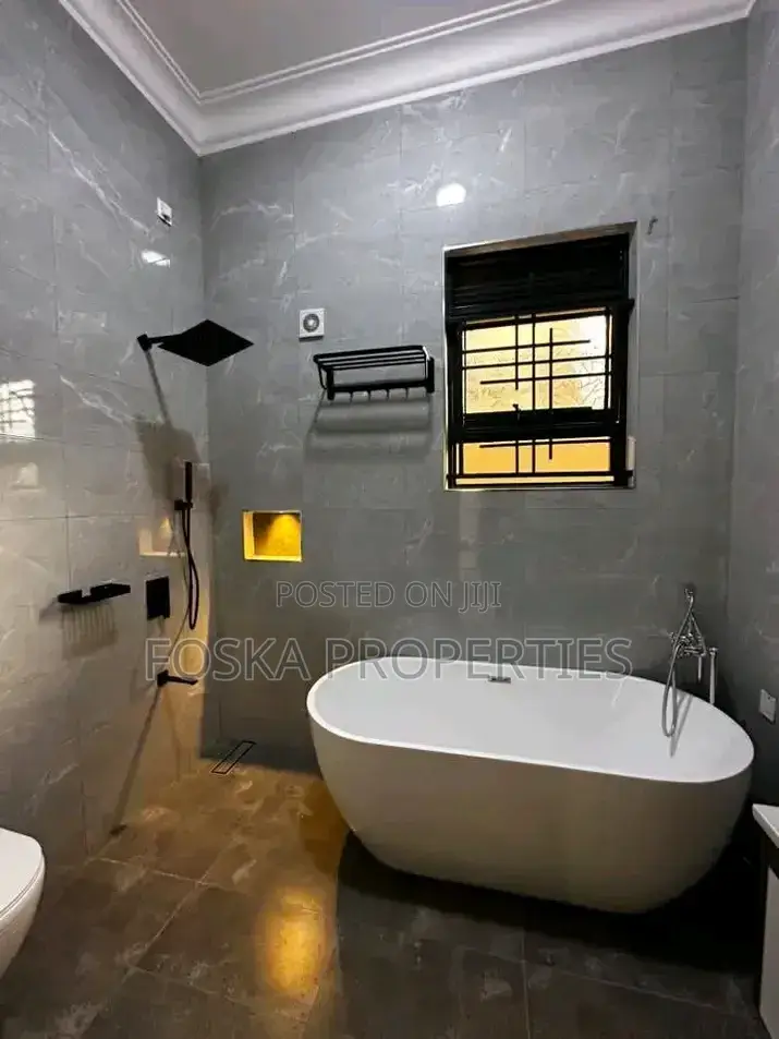 4bdrm Bungalow in Makindye, Central Division for rent in Central Division