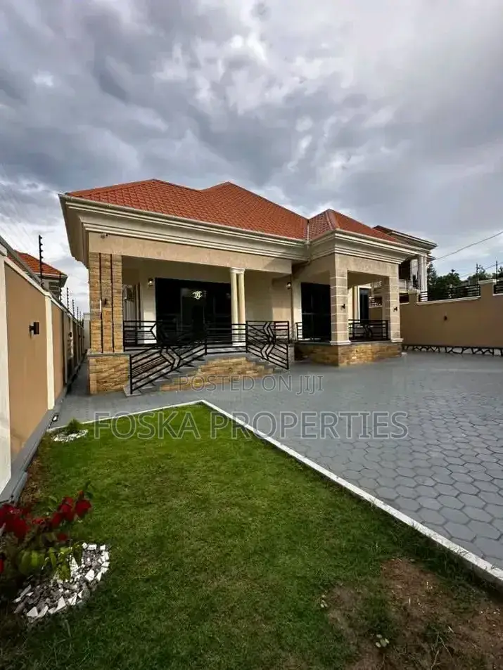 4bdrm Bungalow in Makindye, Central Division for rent in Central Division