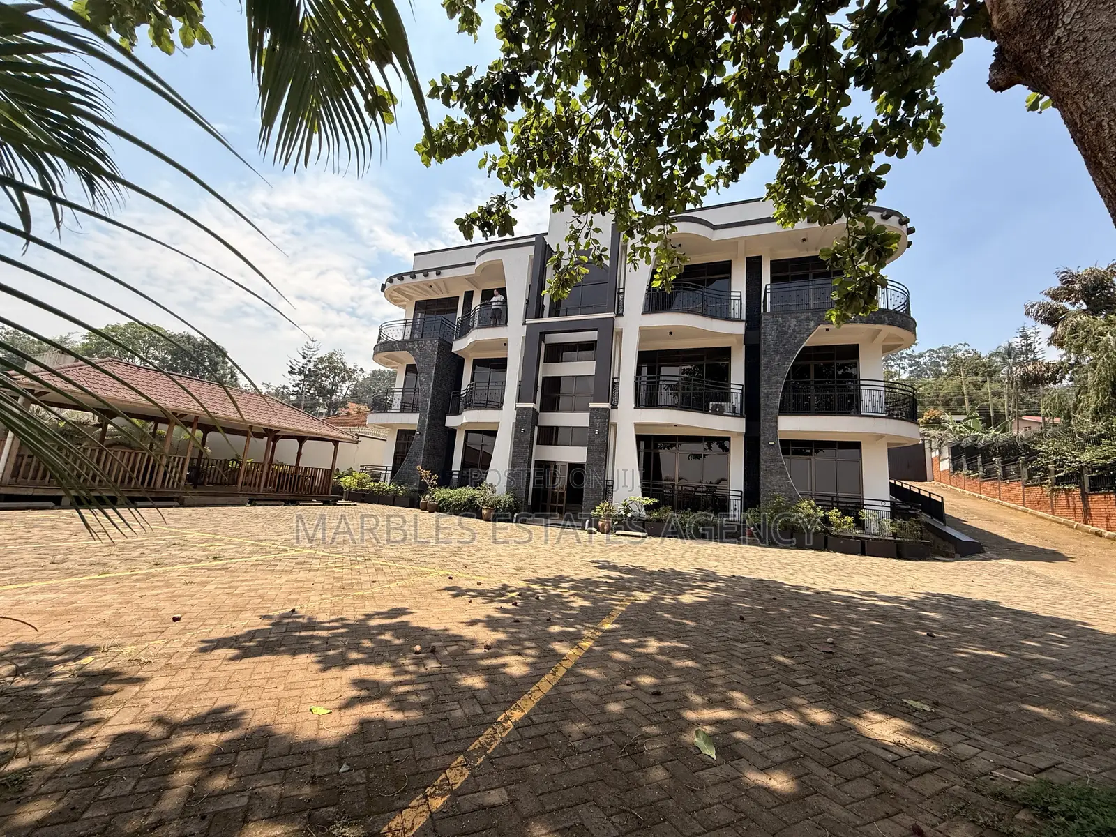 10bdrm Apartment in Muyenga, Central Division for rent in Central Division