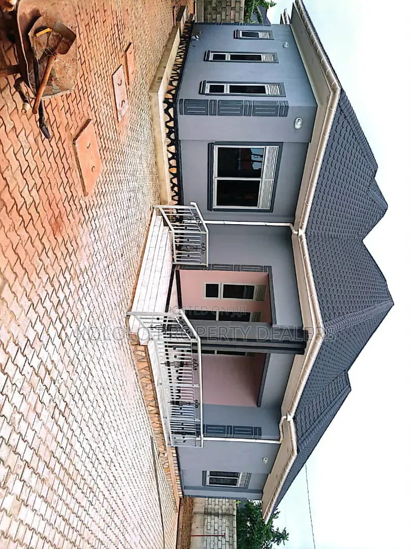 3bdrm Bungalow in Kitende Kitovu, Central Division for sale in Central Division