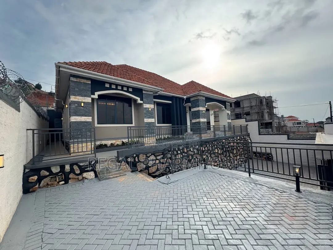 4bdrm Bungalow in Kira, Central Division for sale in Central Division