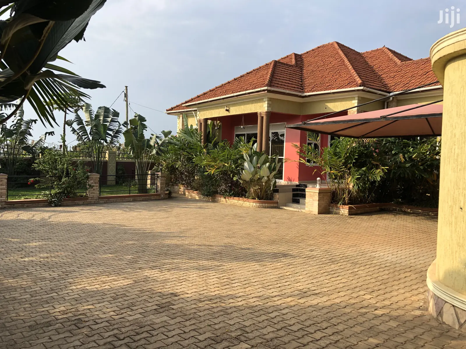 Kiira Big Compound Formidable Beauty on Sell in Kampala