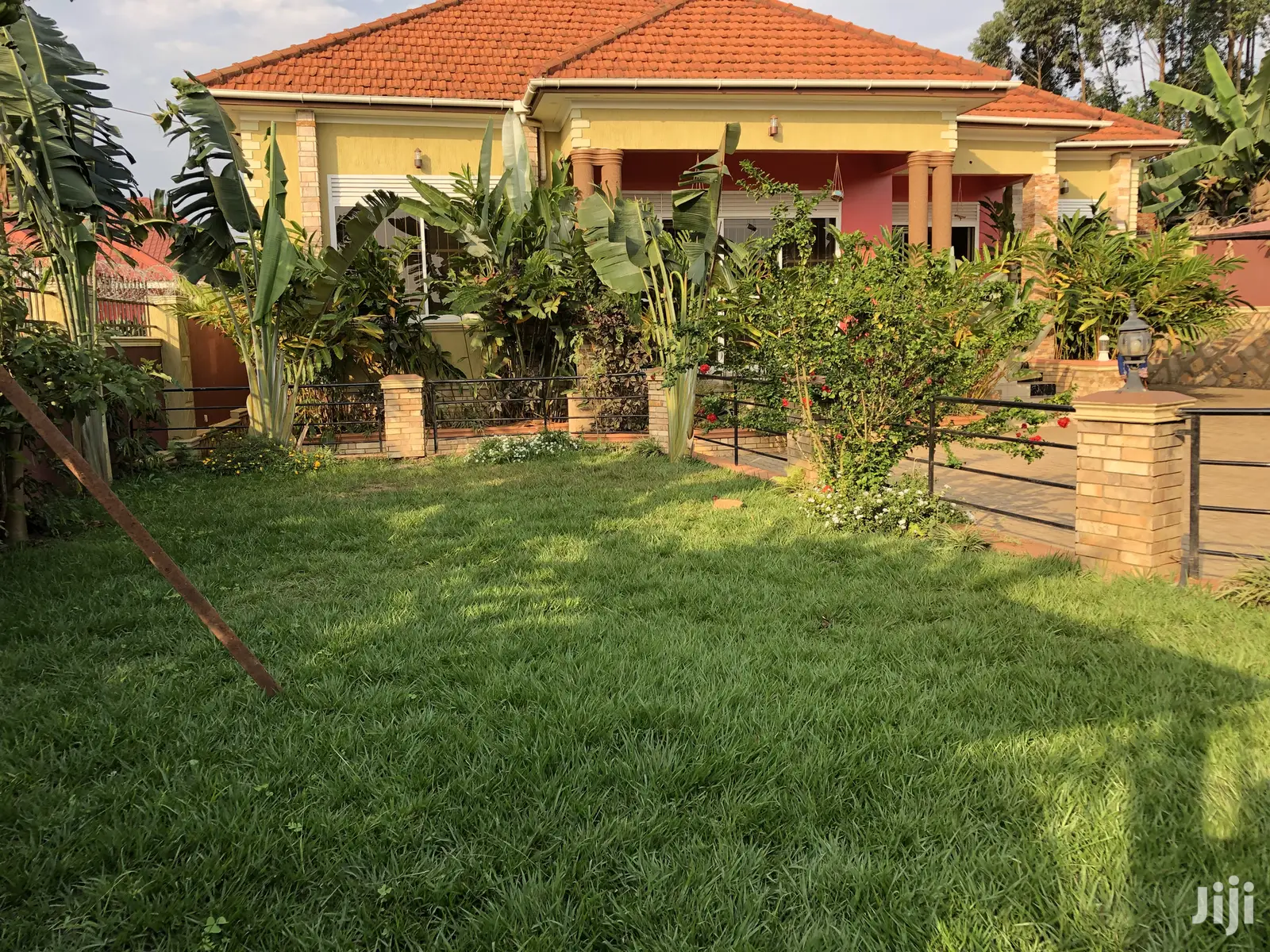 Kiira Big Compound Formidable Beauty on Sell in Kampala