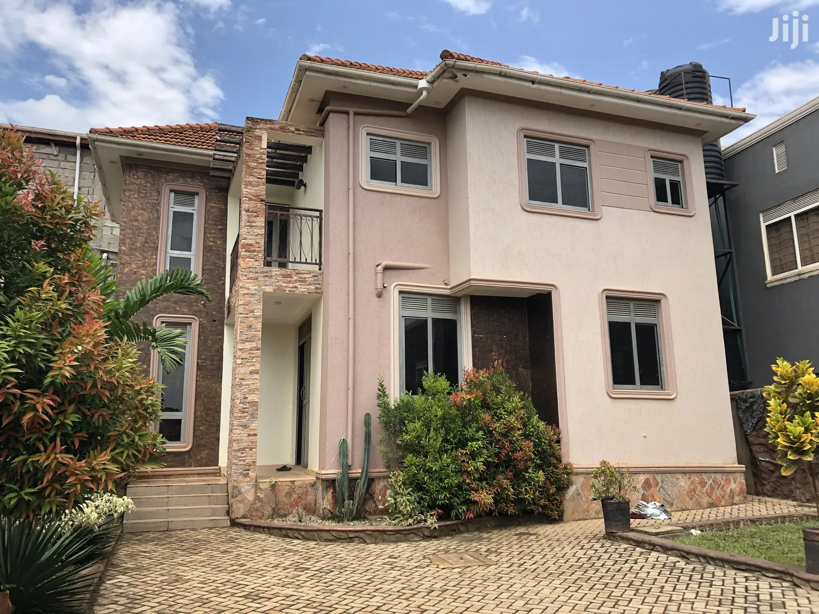 Kiira New Style Home in Tarmacked Neighborhood for Sell in Kampala