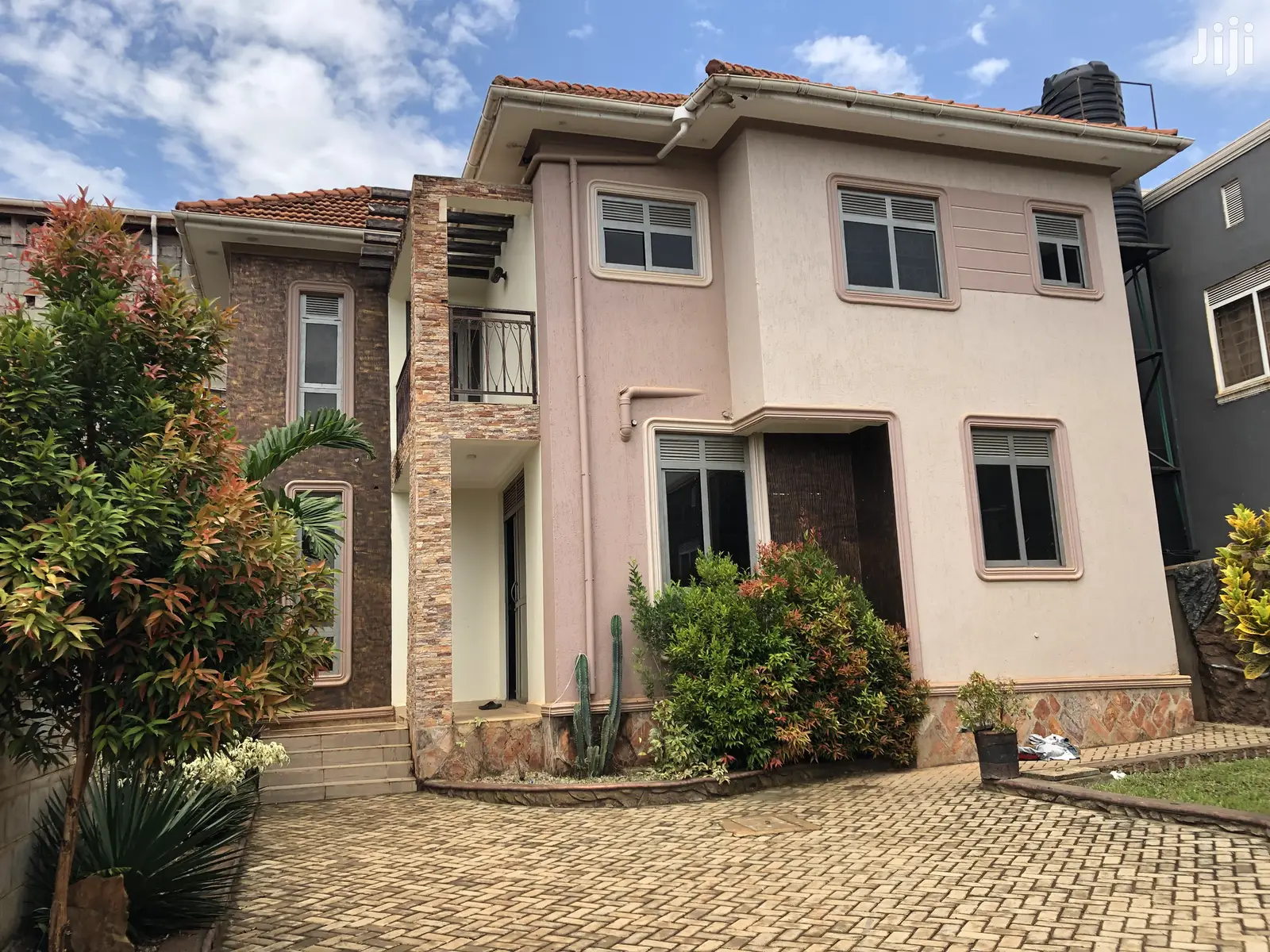 Kiira New Style Home in Tarmacked Neighborhood for Sell in Kampala