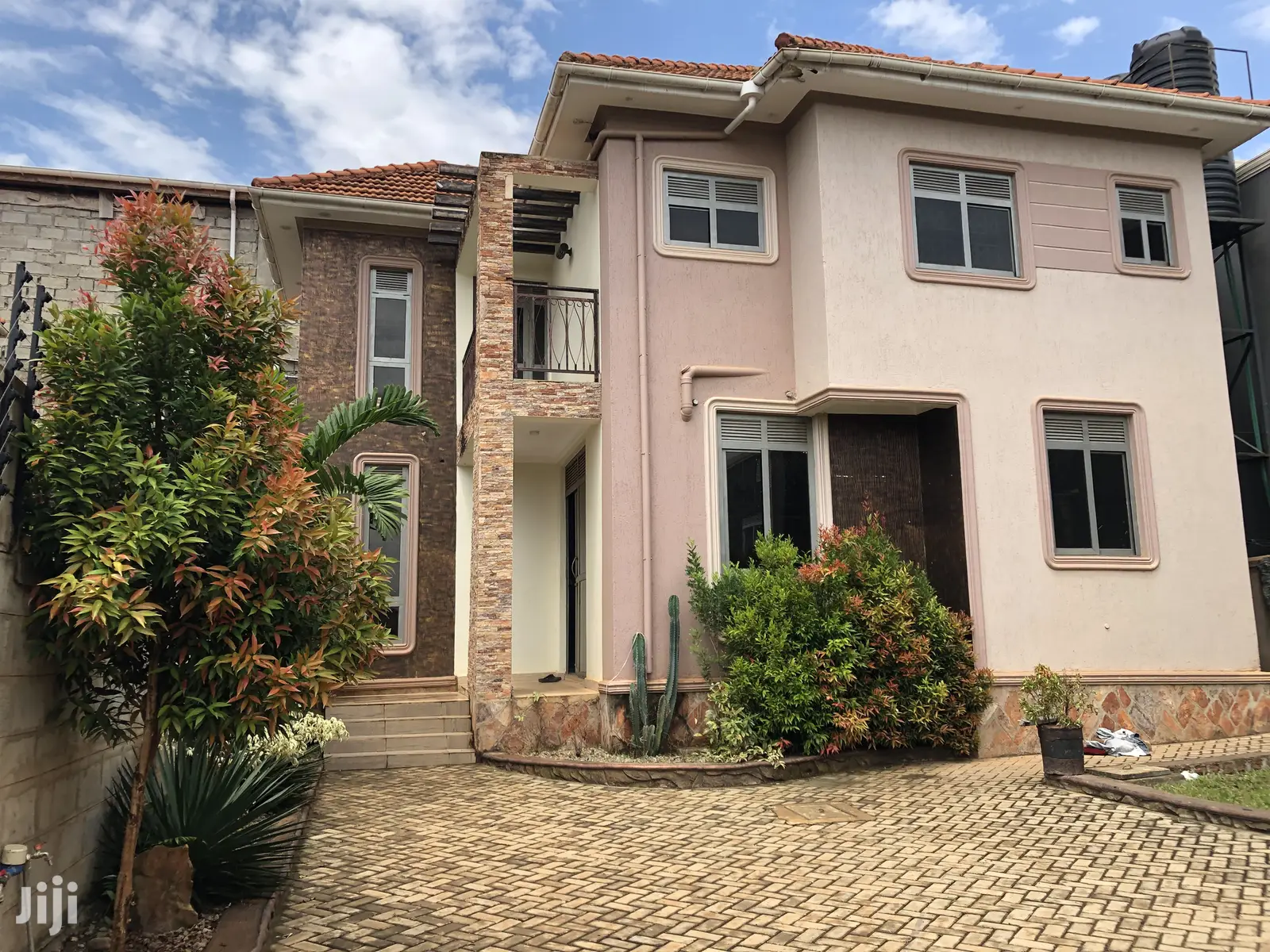 Kiira New Style Home in Tarmacked Neighborhood for Sell in Kampala