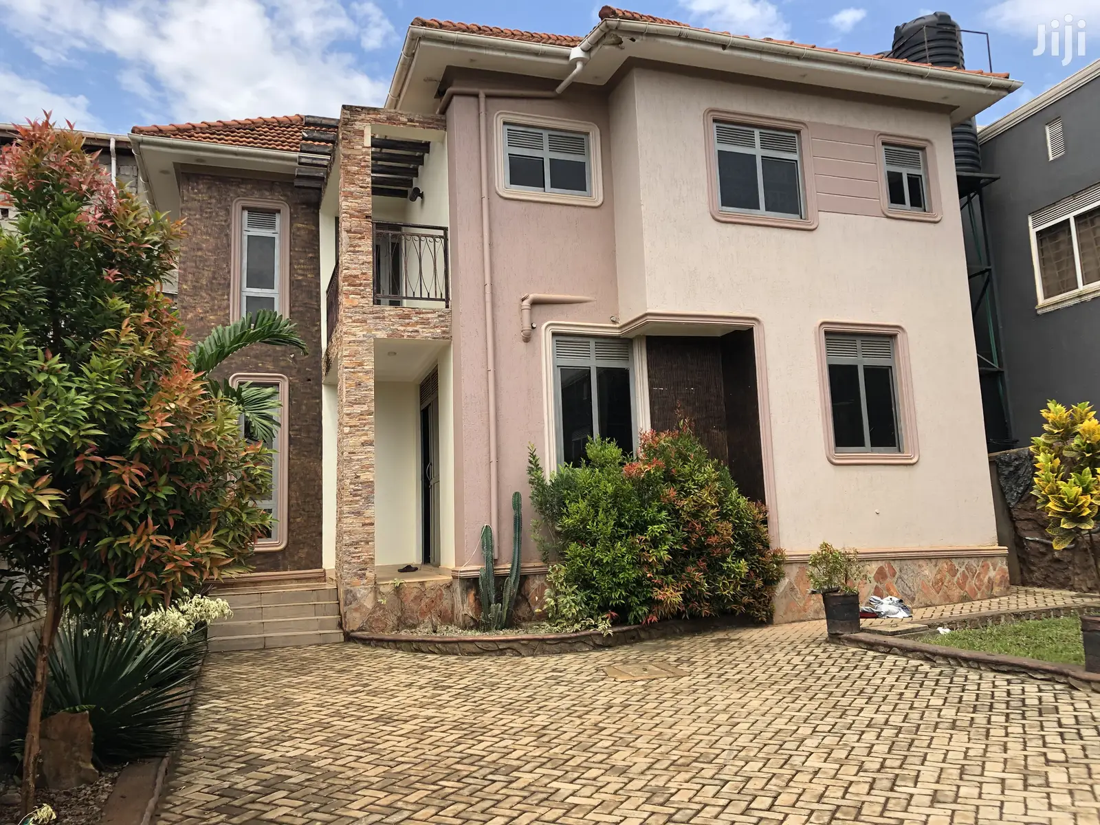 Kiira New Style Home in Tarmacked Neighborhood for Sell in Kampala