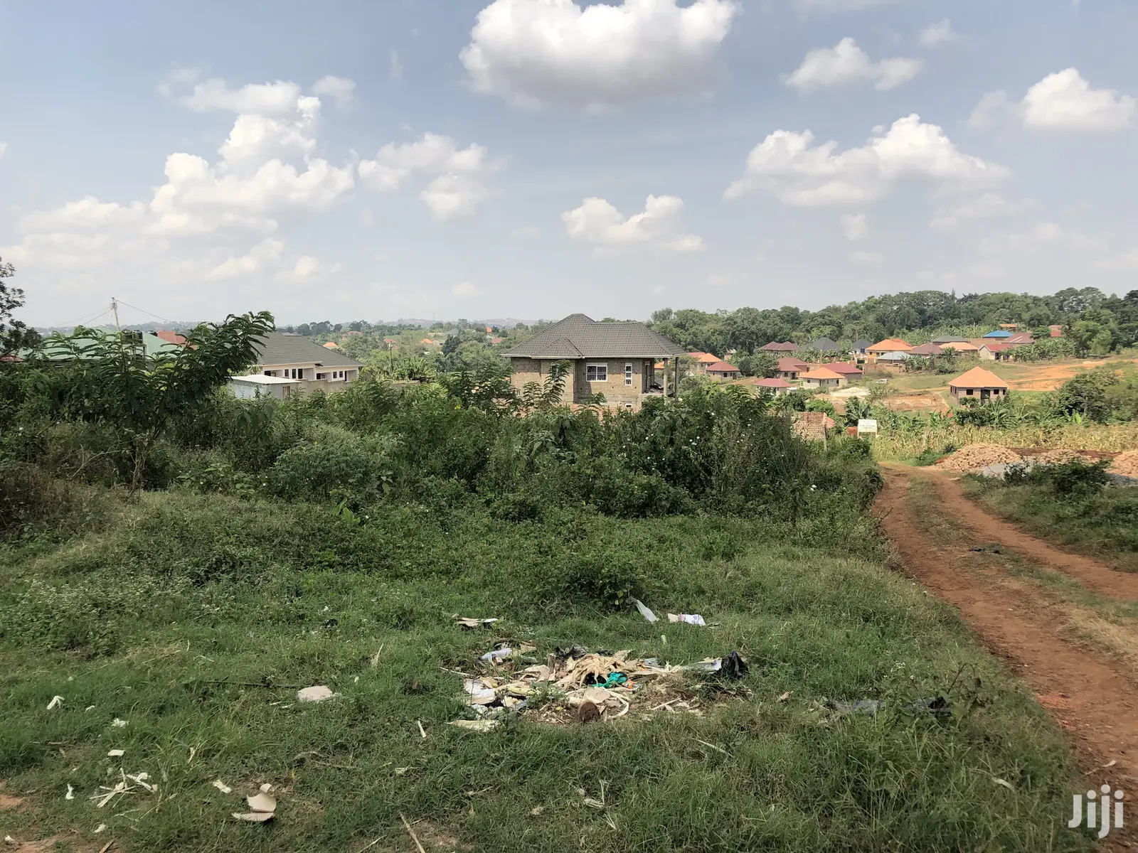 Nakwero Pretty Plot Near the Main Road for Sell in Kampala