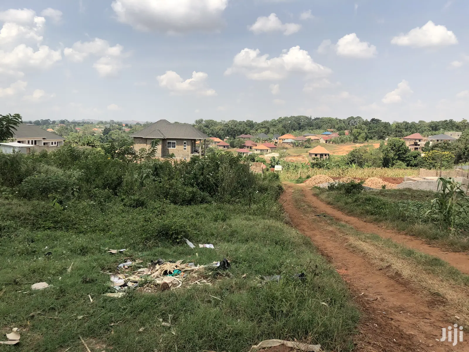 Nakwero Pretty Plot Near the Main Road for Sell in Kampala