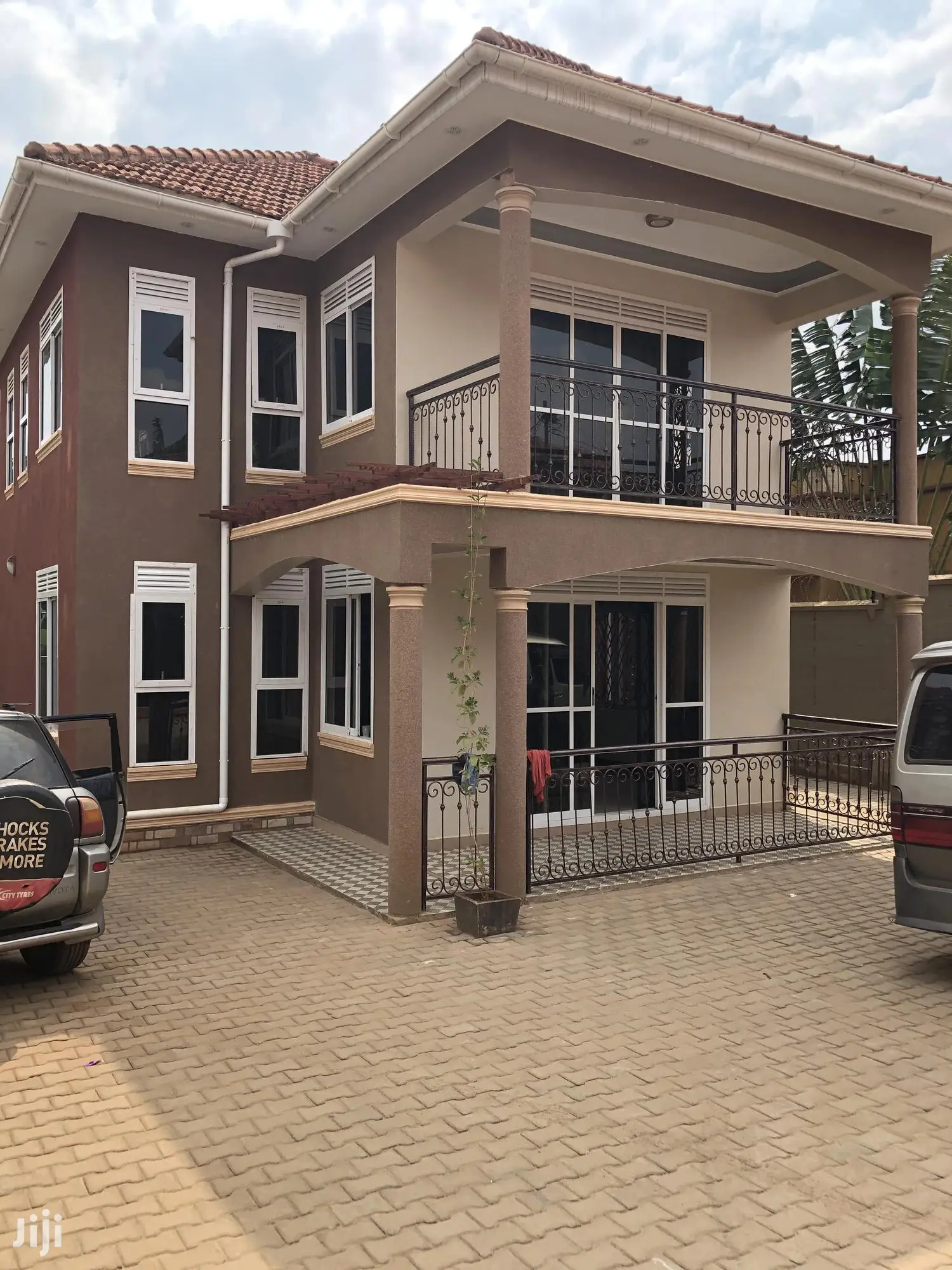 Castle In Naalya On Fast Sale in Kampala