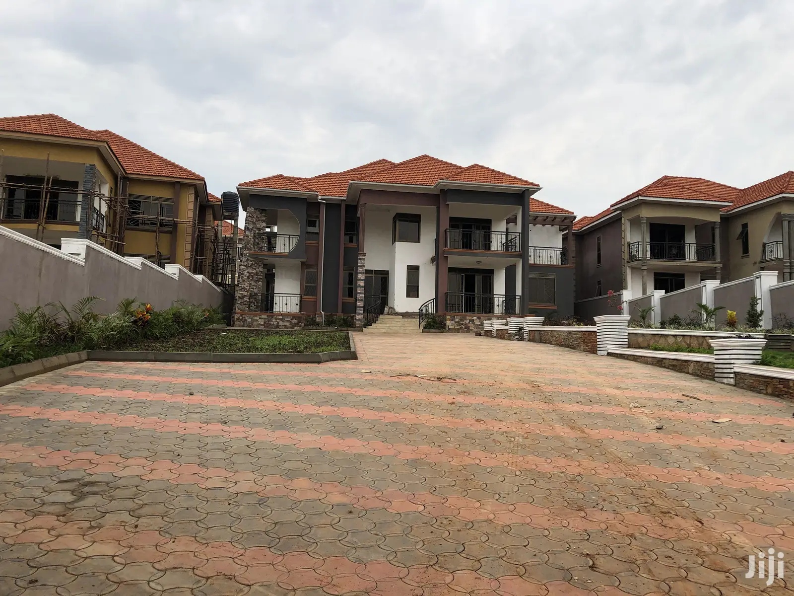 KIWATULE Posh Castle on Sell in Kampala