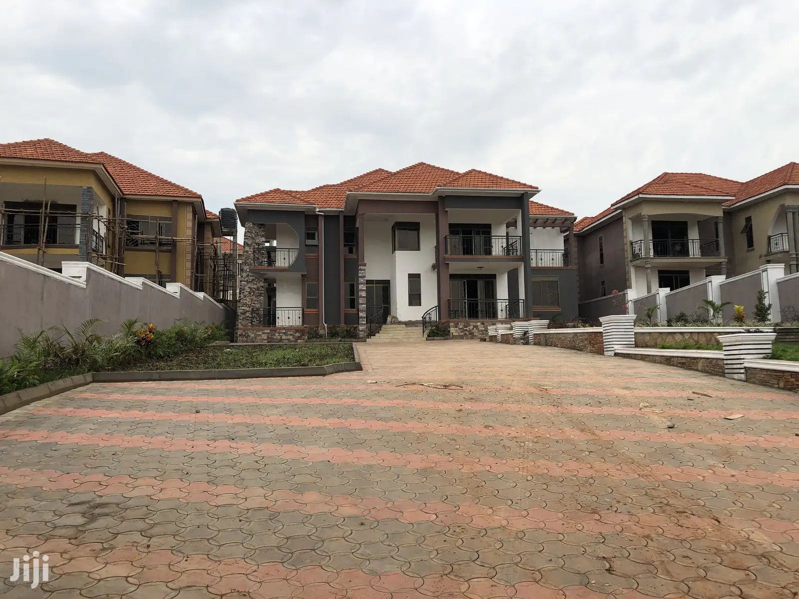 KIWATULE Posh Castle on Sell in Kampala
