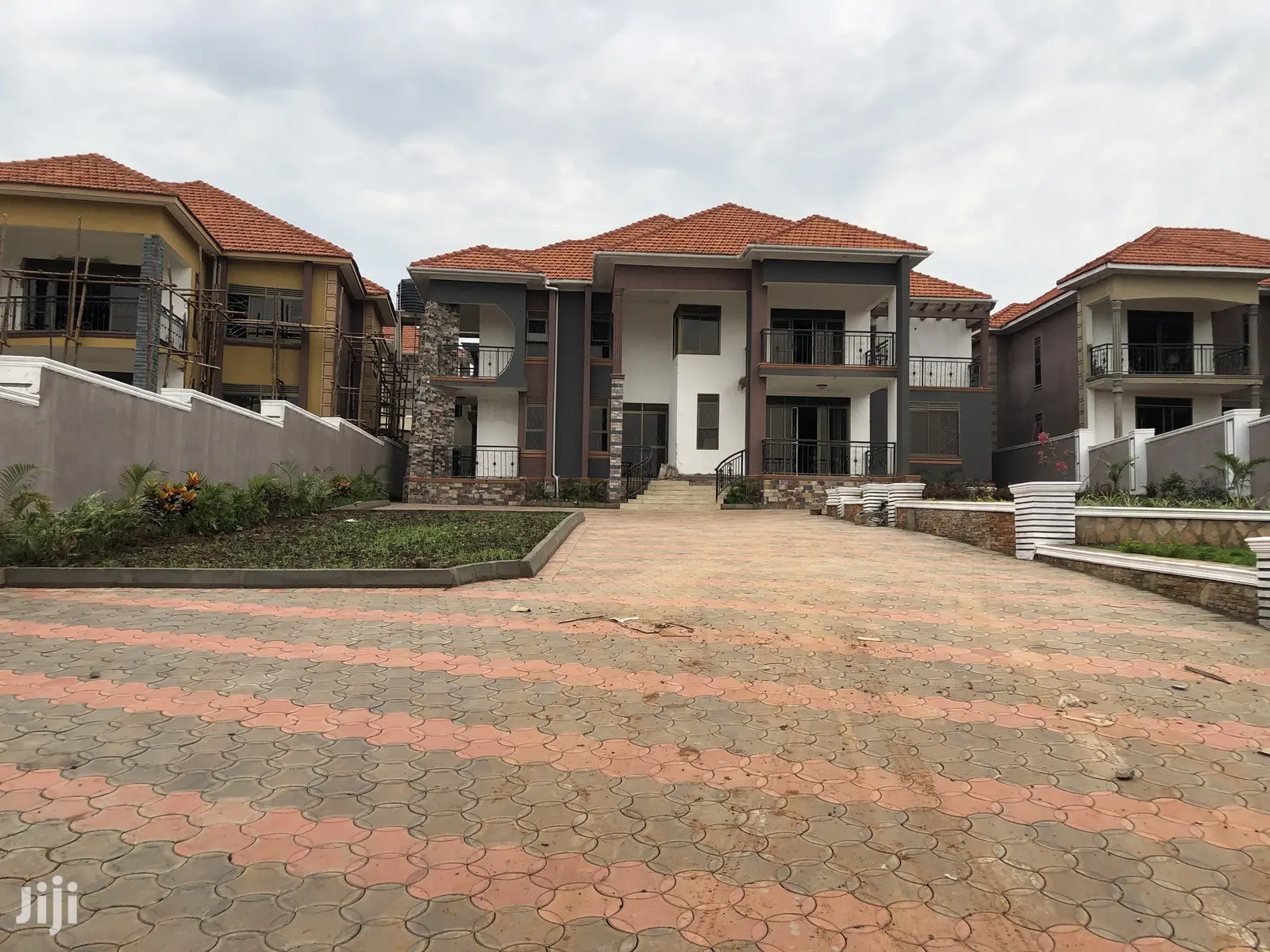 KIWATULE Posh Castle on Sell in Kampala