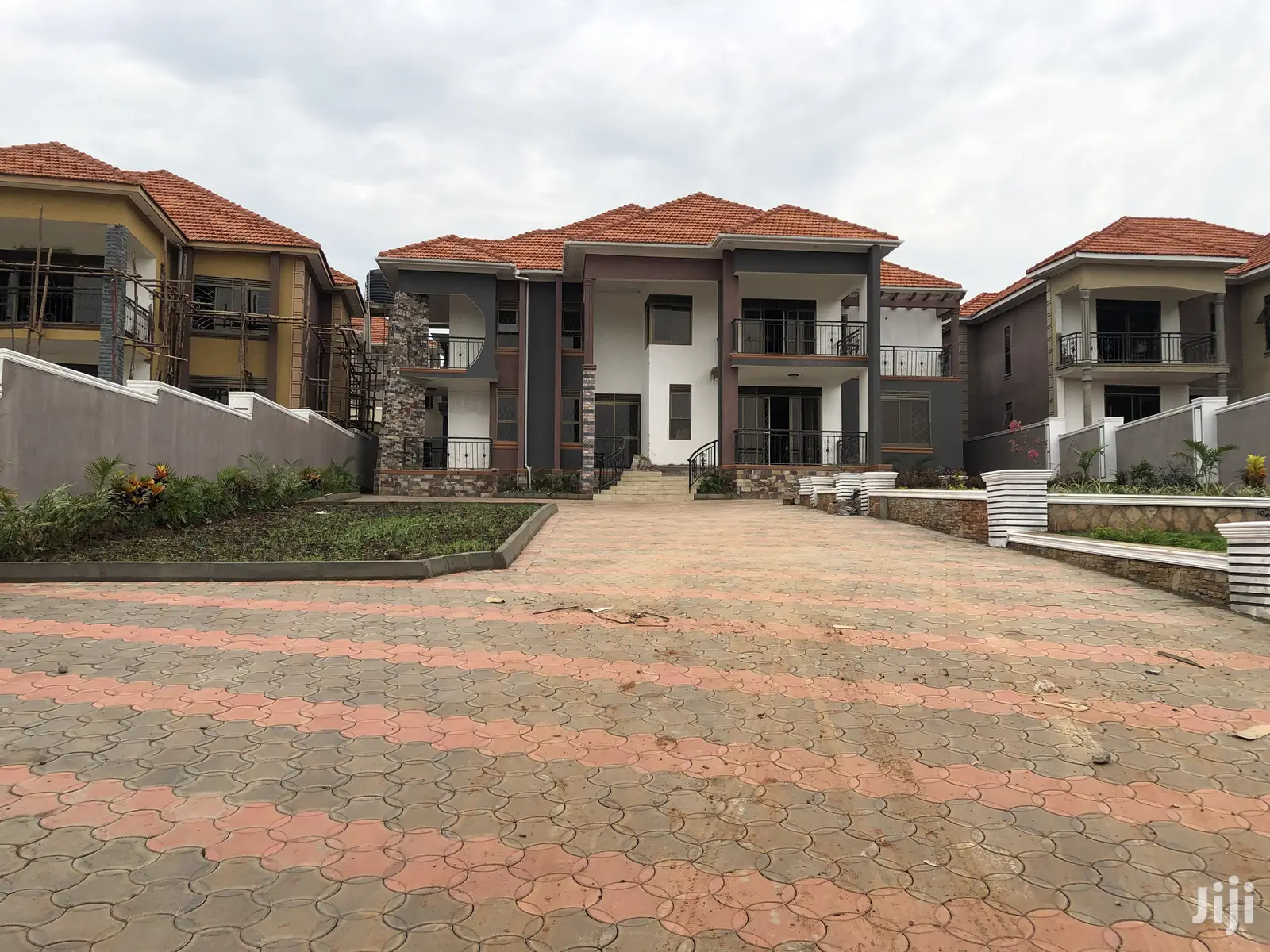 KIWATULE Posh Castle on Sell in Kampala