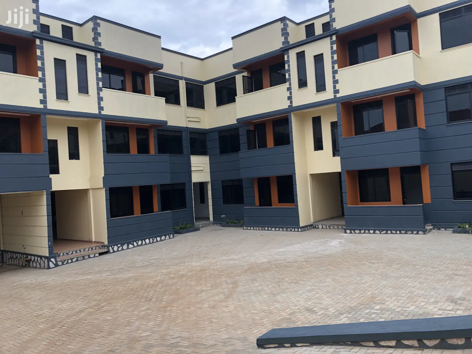 Kira Gorgeous Condominiums On Sale In Tarmacked Neighborhod in Kampala