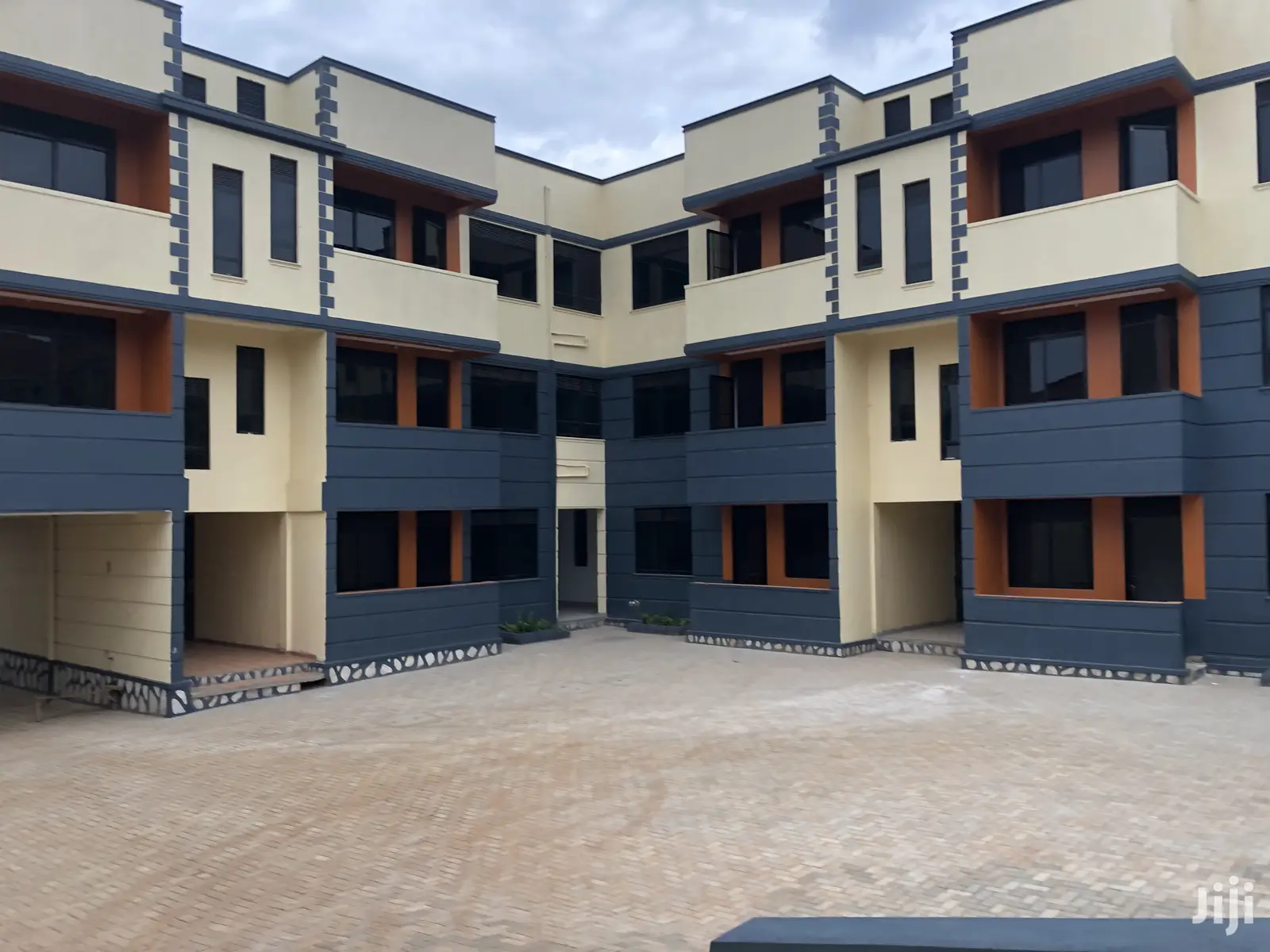 Kira Gorgeous Condominiums On Sale In Tarmacked Neighborhod in Kampala
