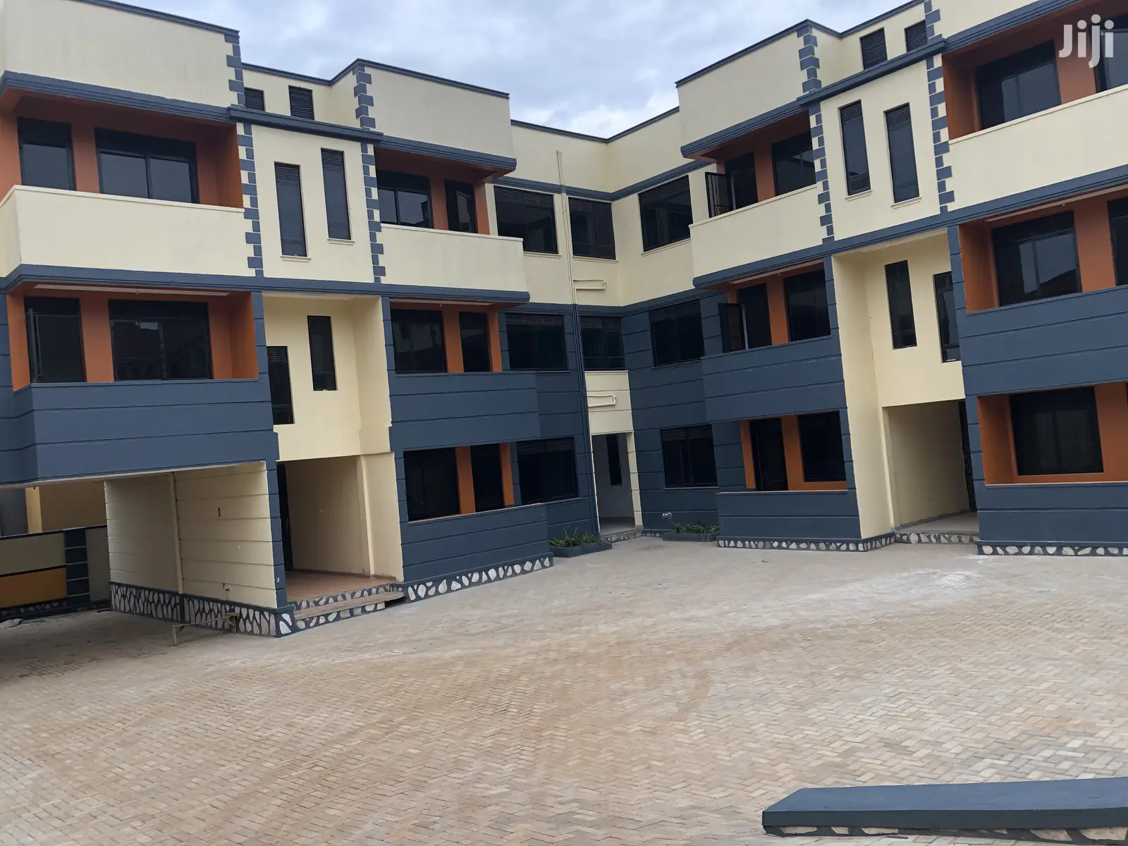 Kira Gorgeous Condominiums On Sale In Tarmacked Neighborhod in Kampala