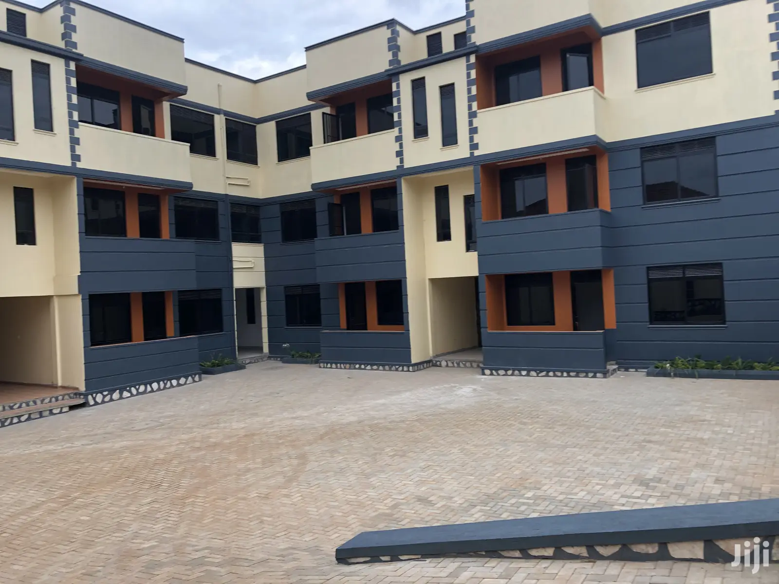 Kira Gorgeous Condominiums On Sale In Tarmacked Neighborhod in Kampala