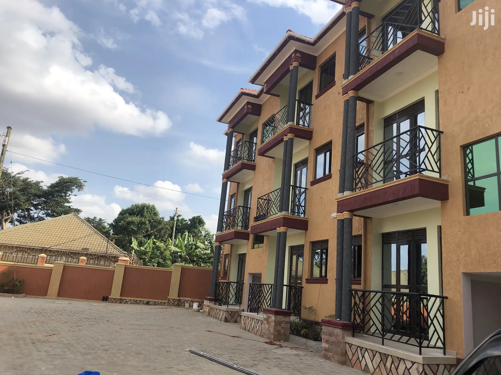 Kisaasi 12 Unit Apartments Near the Main Road on Sale in Kampala