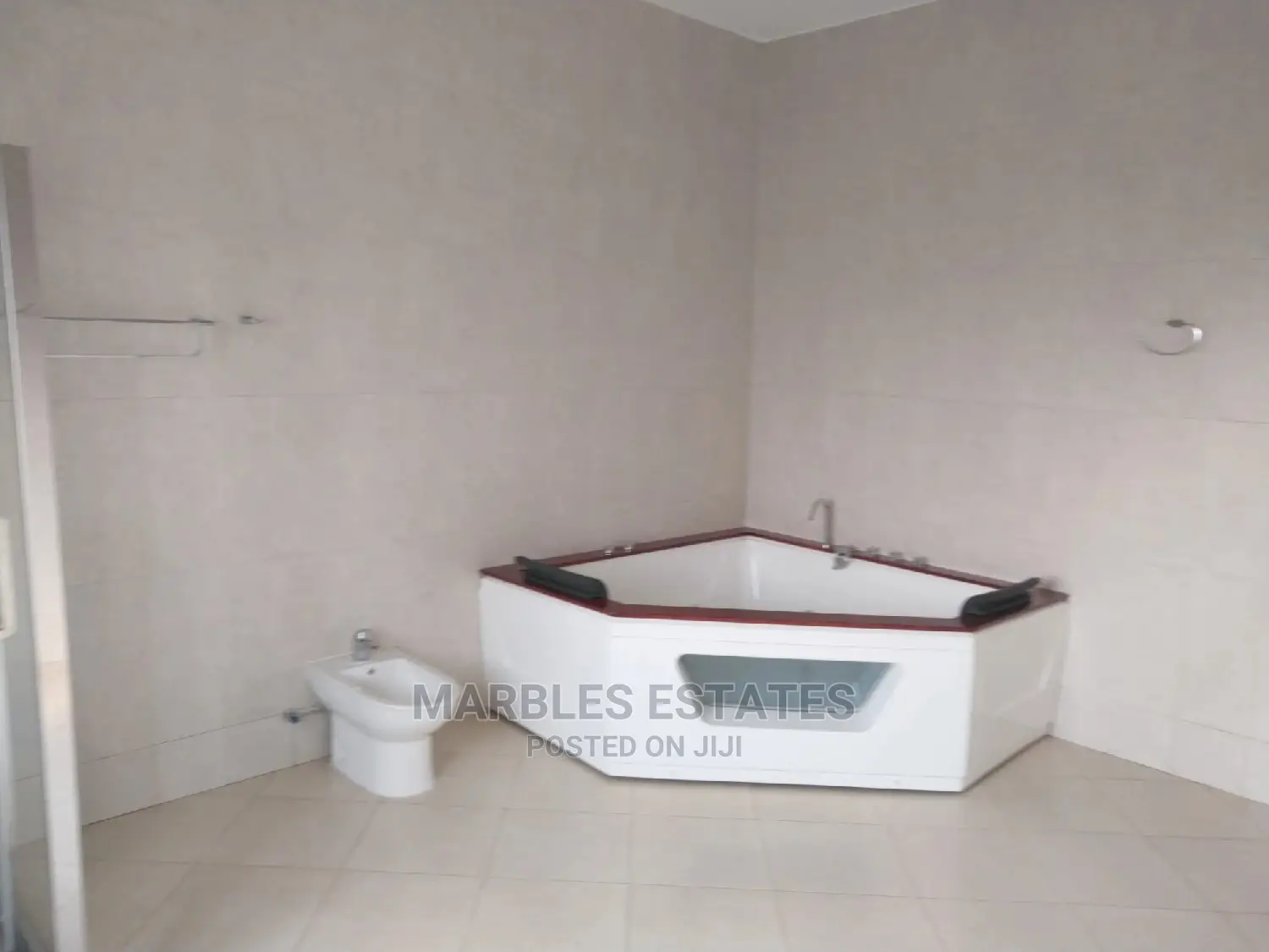 3bdrm Apartment in Kololo, Central Division for Sale in Central Division