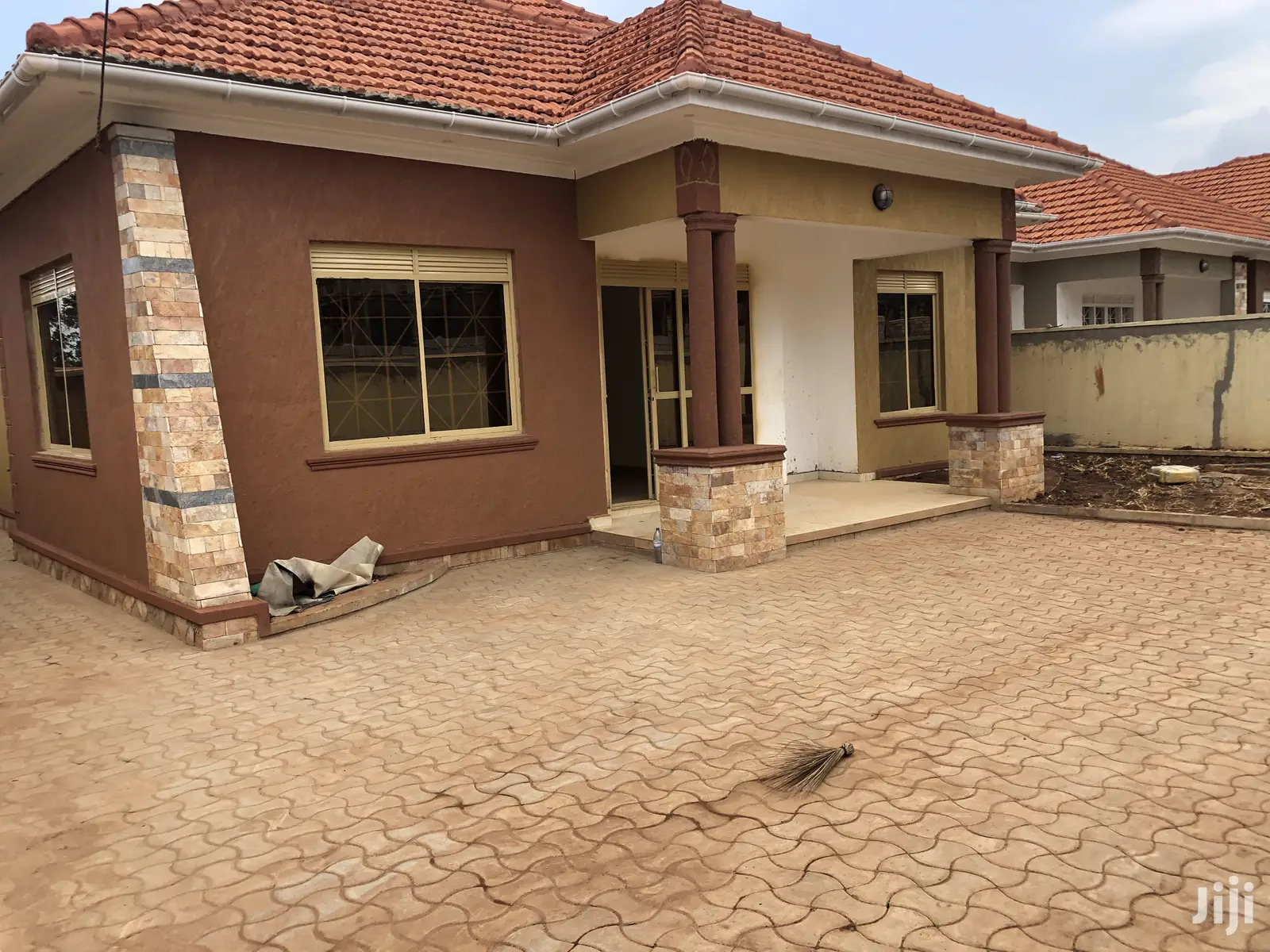 Kiira Classy Bungalow for Sell in Kampala