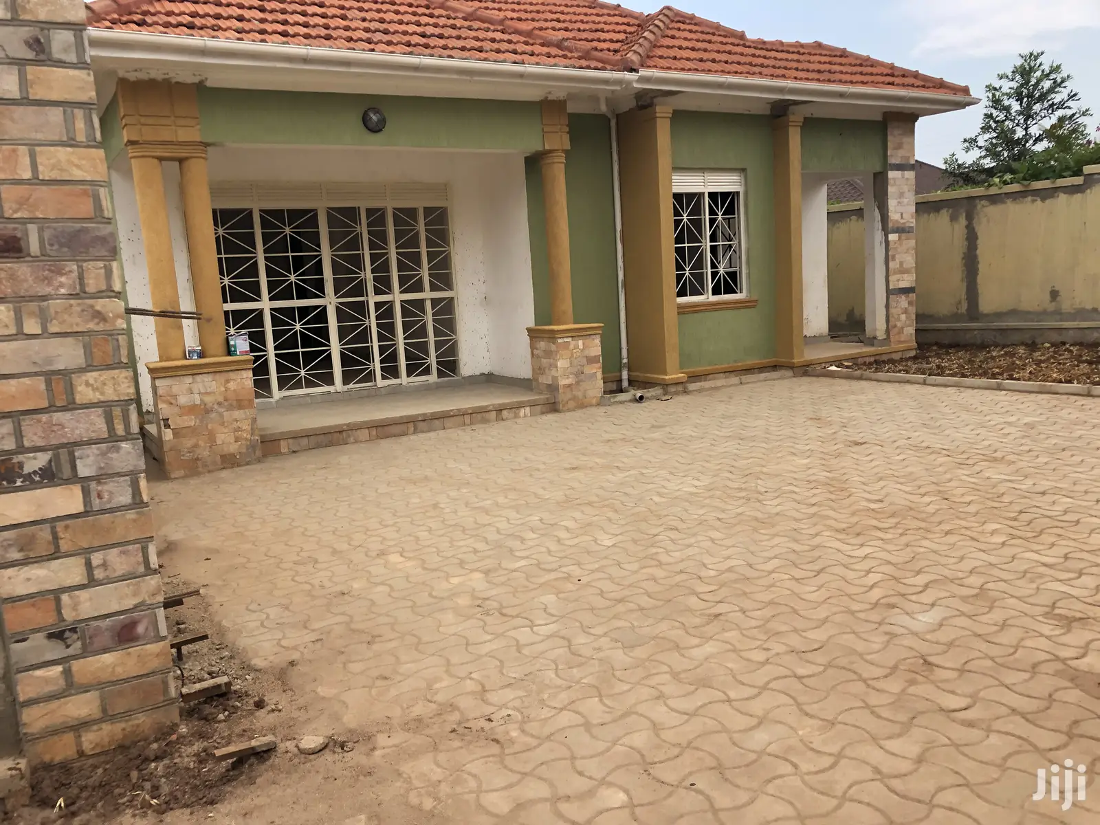 Kiira Nice House on Sell in Kampala