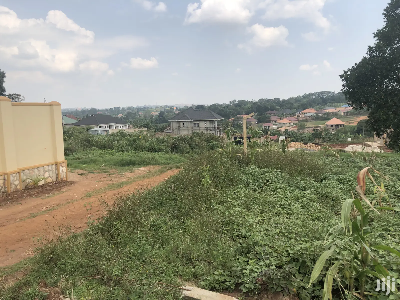 Nakwero Cute Plot Near Tarmack on Sell in Kampala