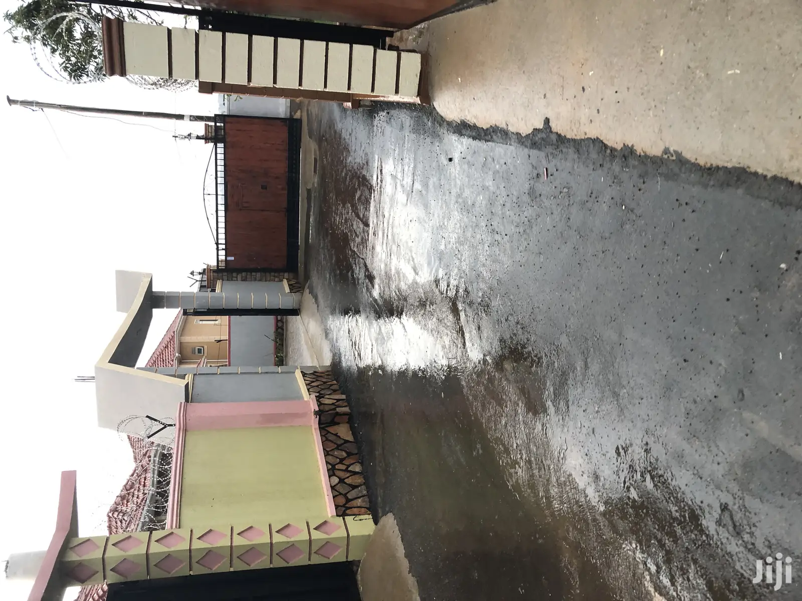 Kira Posh House in Tarmacked Neighborhood on Sale in Kampala