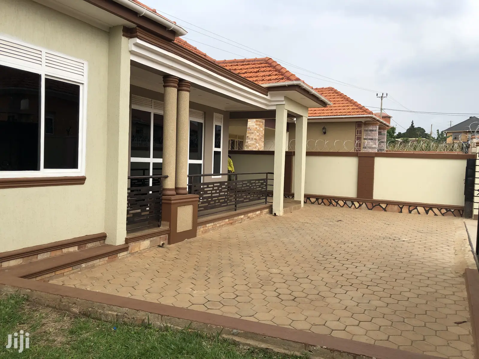 Kira Kito Posh House in Tarmacked Neighborhood for Sale in Kampala