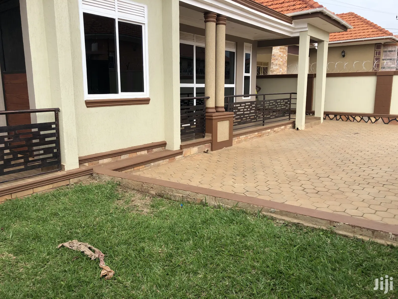 Kira Kito Posh House in Tarmacked Neighborhood for Sale in Kampala