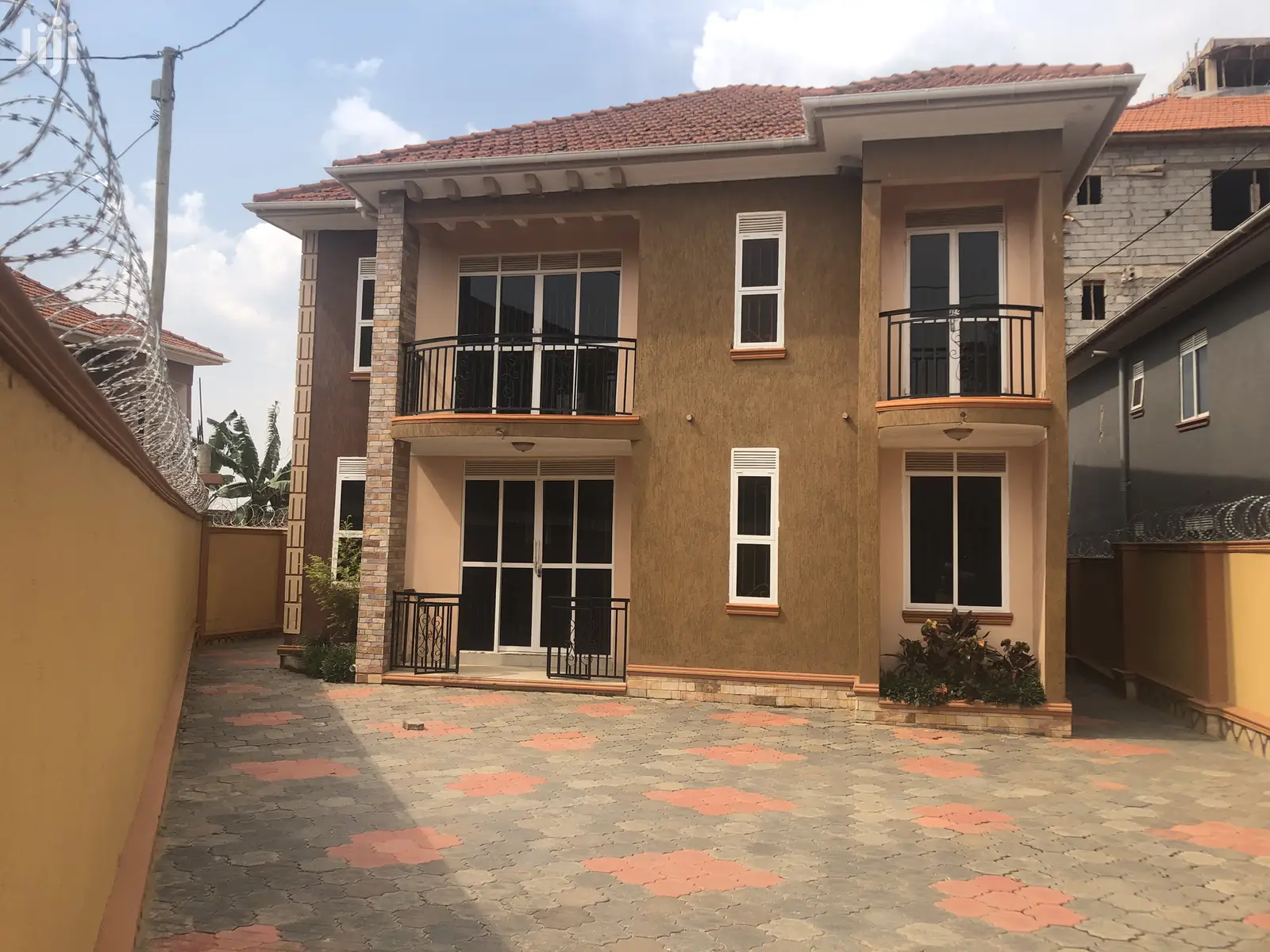 Kiira Five Bedrooms Mansion On Sell in Kampala