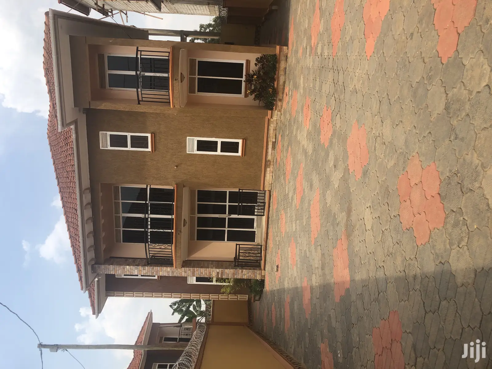 Kiira Five Bedrooms Mansion On Sell in Kampala