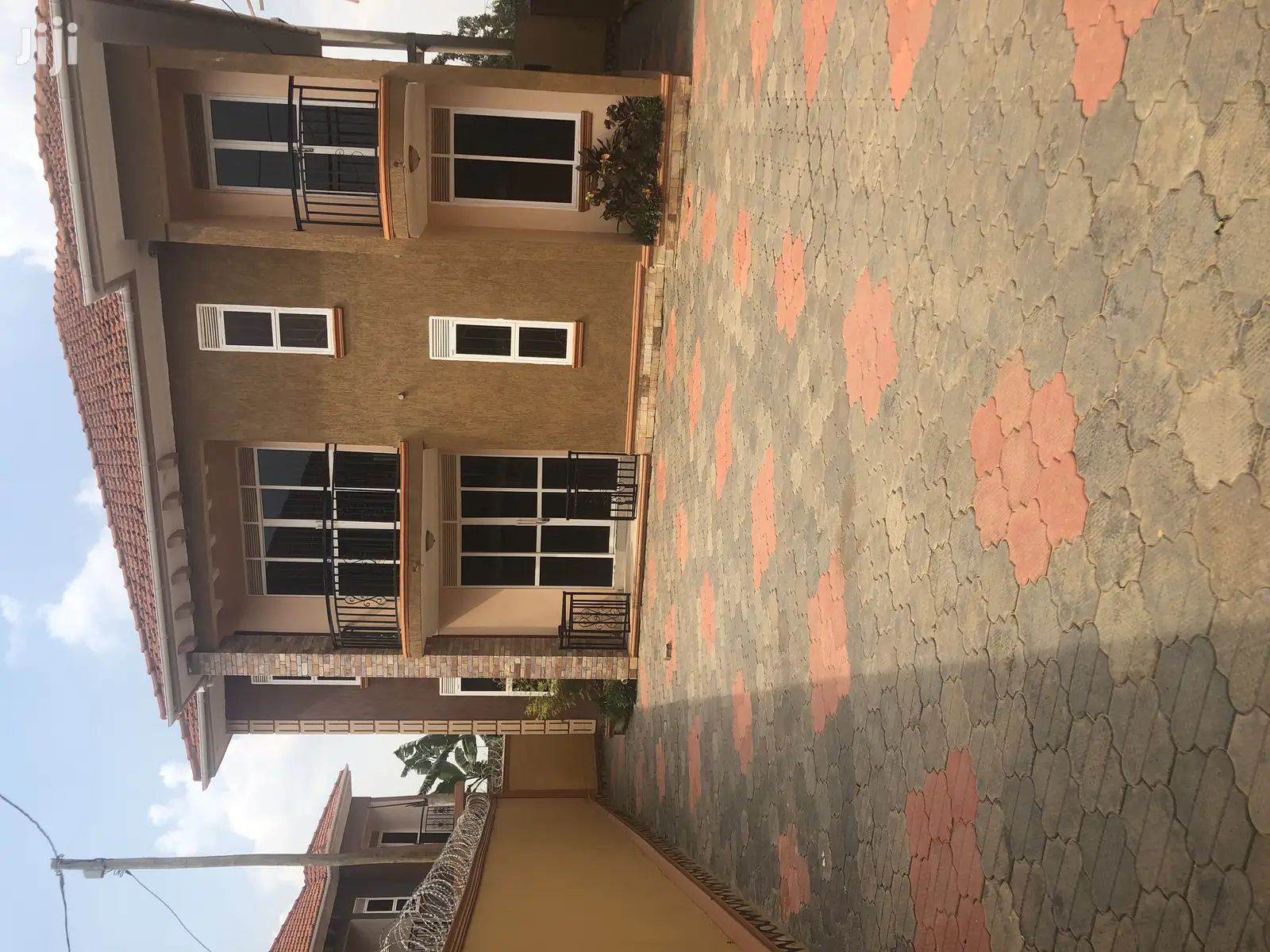 Kiira Five Bedrooms Mansion On Sell in Kampala