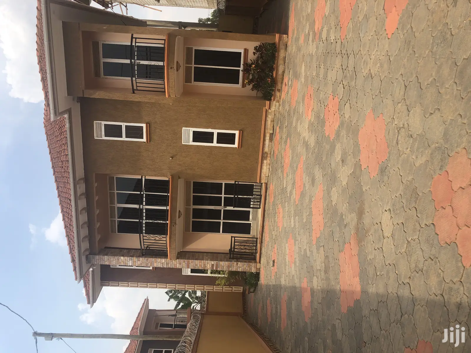 Kiira Five Bedrooms Mansion On Sell in Kampala