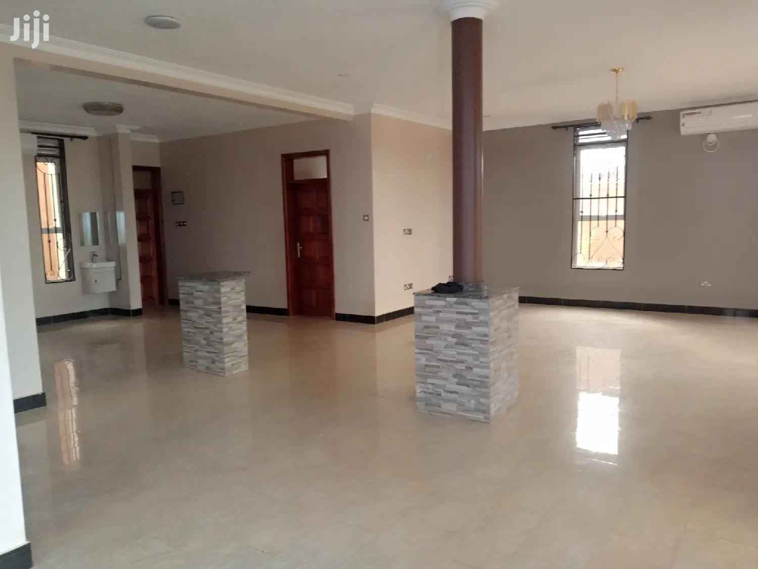 Kisaasi Beautiful Mansion on Sell in Kampala
