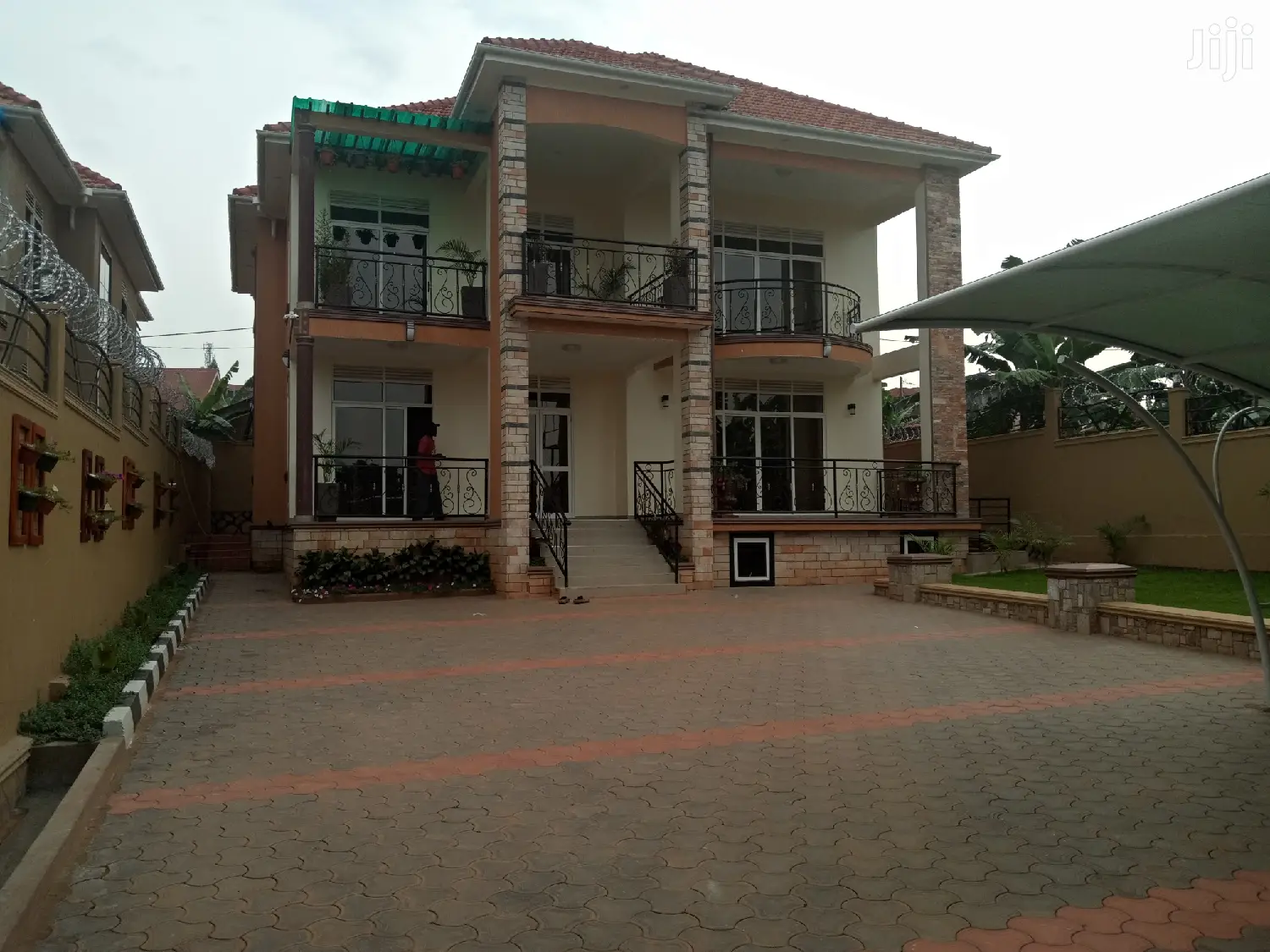 Kisaasi Beautiful Mansion on Sell in Kampala