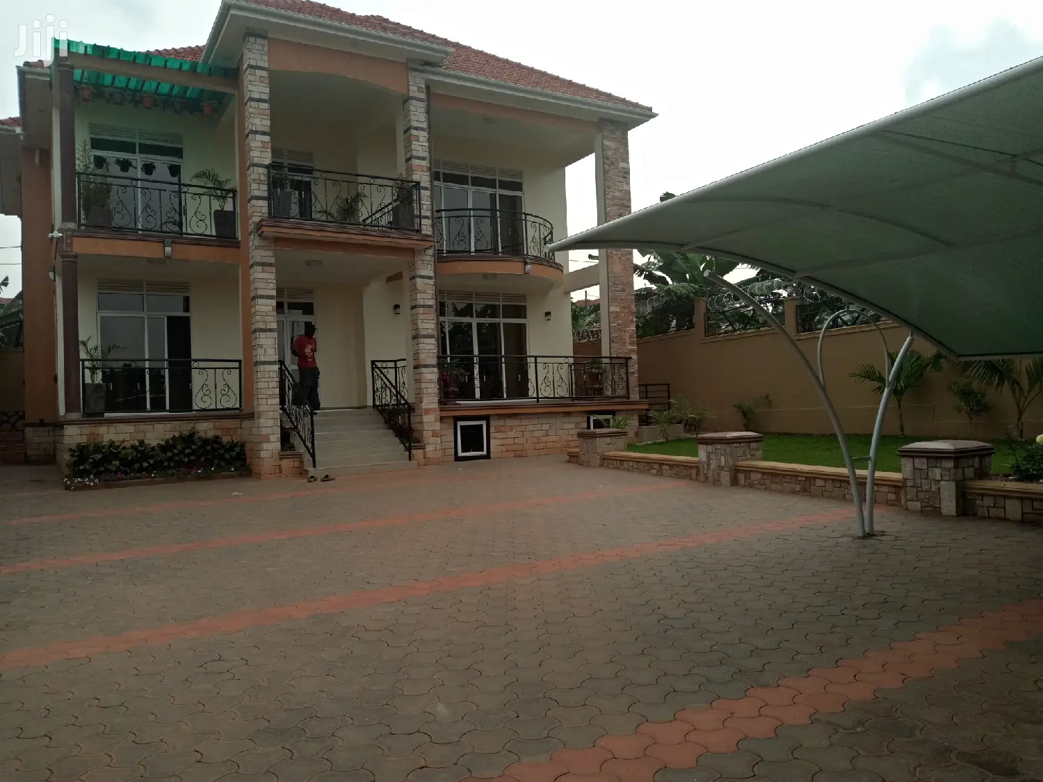 Kisaasi Beautiful Mansion on Sell in Kampala